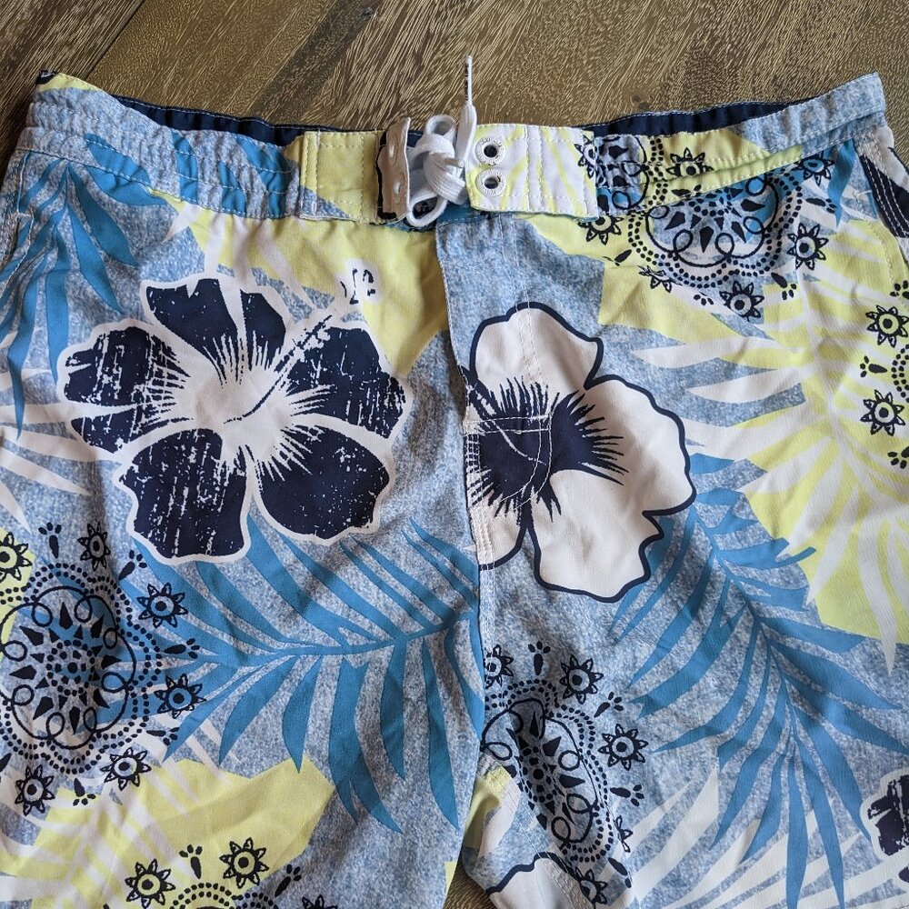 Wave Life Men's 17" Swim Trunks, 2 Front Pockets 1 Back Pocket, Size 34